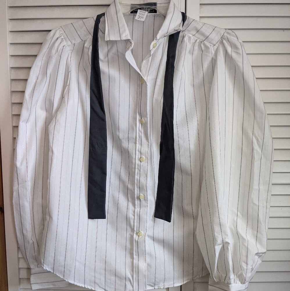 Vintage Lady Van Heusen Button Down Shirt   1